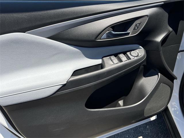 new 2025 Buick Envista car, priced at $24,990