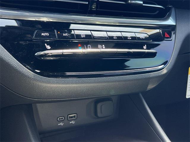 new 2025 Buick Envista car, priced at $29,906