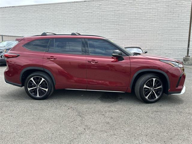 used 2021 Toyota Highlander car, priced at $36,666