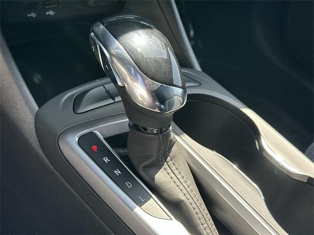 new 2025 Buick Envista car, priced at $25,452