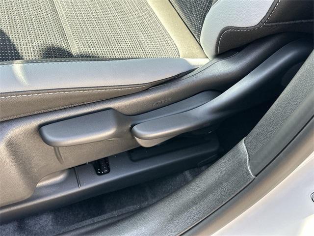 new 2025 Buick Envista car, priced at $24,258
