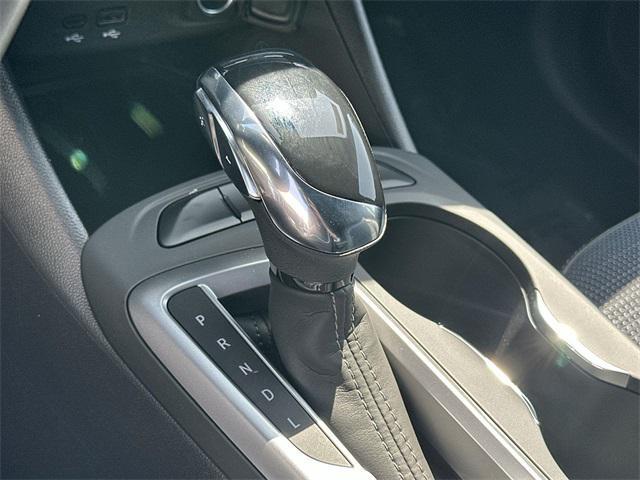 new 2025 Buick Envista car, priced at $25,320