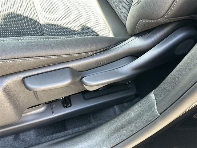 new 2025 Buick Envista car, priced at $22,201