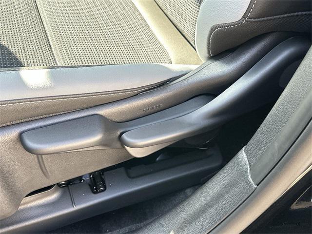 new 2025 Buick Envista car, priced at $22,713