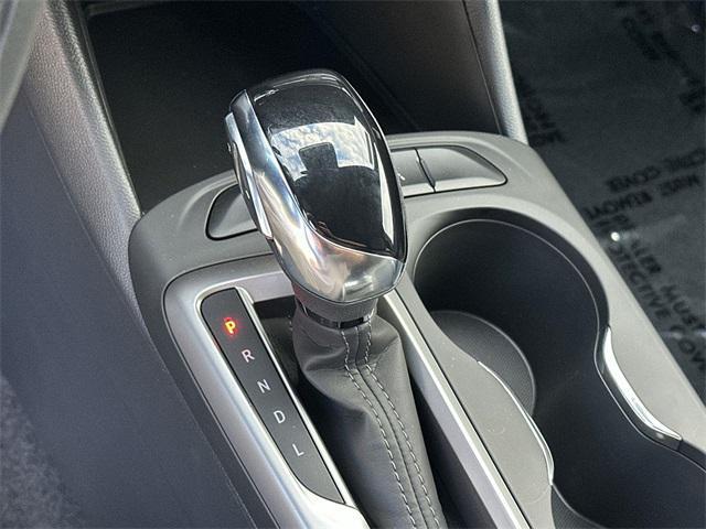 new 2025 Buick Envista car, priced at $25,299