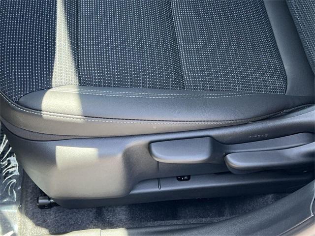 new 2025 Buick Envista car, priced at $22,201