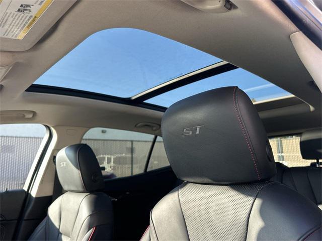 used 2023 Buick Envision car, priced at $20,355
