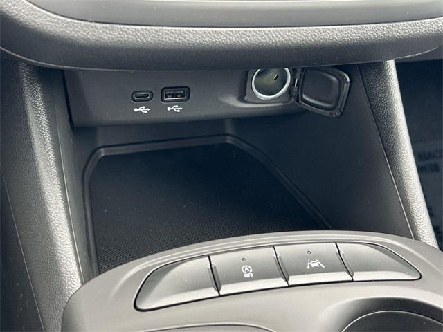 new 2025 Buick Envista car, priced at $25,452