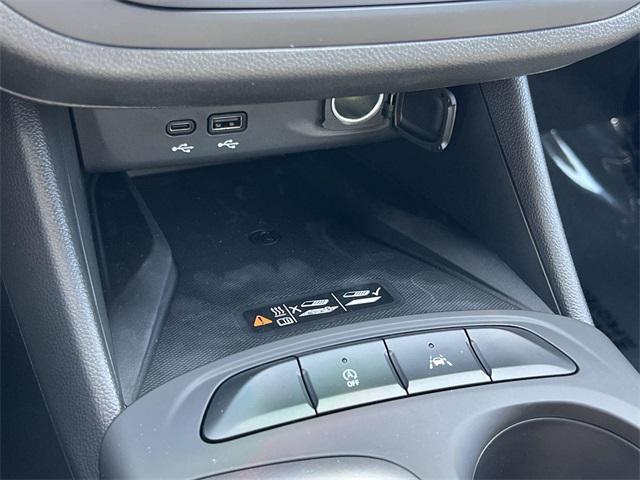 new 2025 Buick Envista car, priced at $22,287