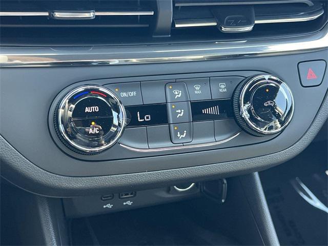 new 2025 Buick Envista car, priced at $22,287