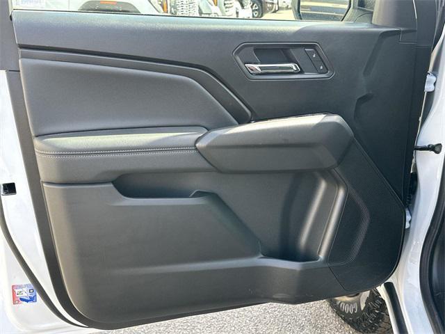 new 2025 GMC Canyon car, priced at $40,095