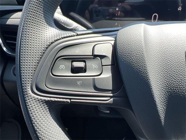 new 2025 Buick Envista car, priced at $22,282