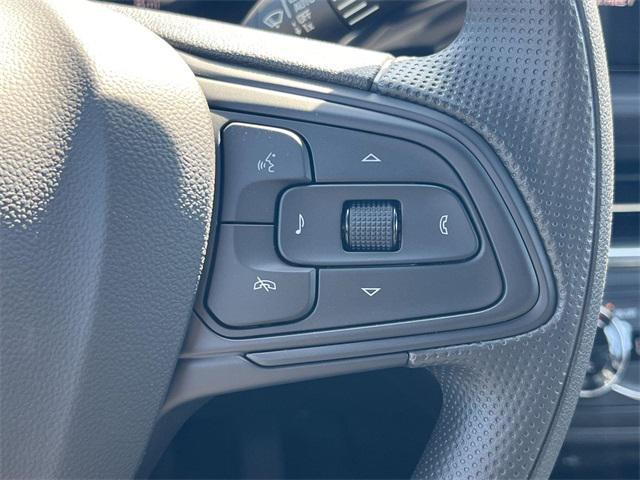 new 2025 Buick Envista car, priced at $26,007