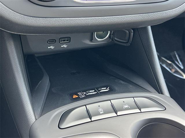 new 2025 Buick Envista car, priced at $22,713