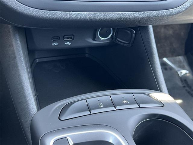 new 2025 Buick Envista car, priced at $22,788