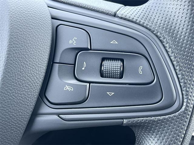 new 2025 Buick Envista car, priced at $22,287