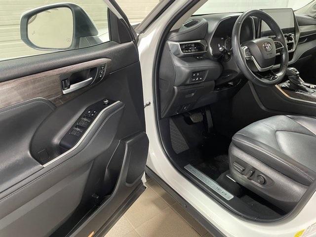 used 2022 Toyota Highlander car, priced at $38,419