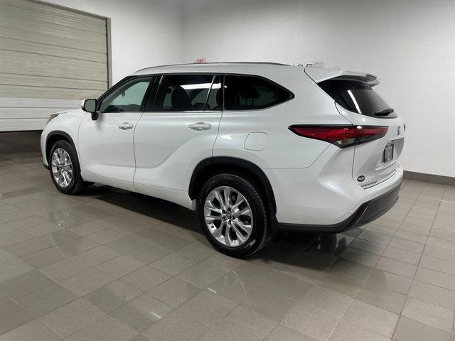 used 2022 Toyota Highlander car, priced at $38,419