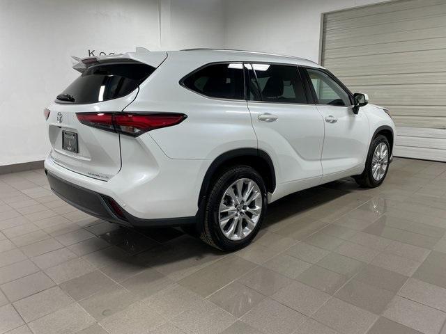 used 2022 Toyota Highlander car, priced at $38,419