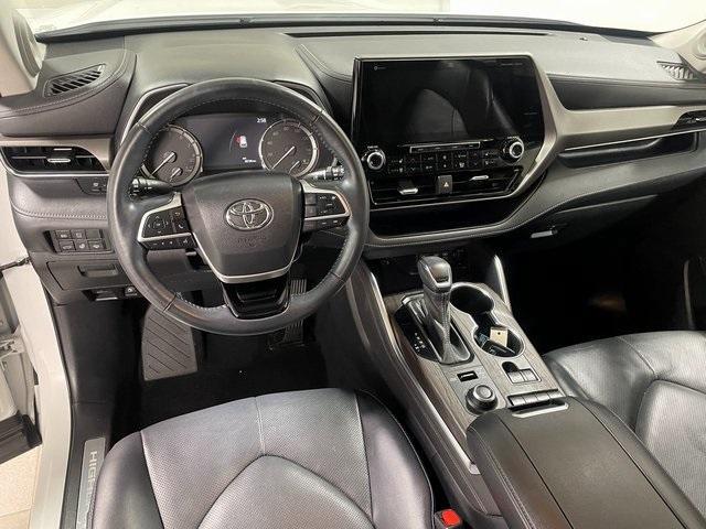 used 2022 Toyota Highlander car, priced at $38,419