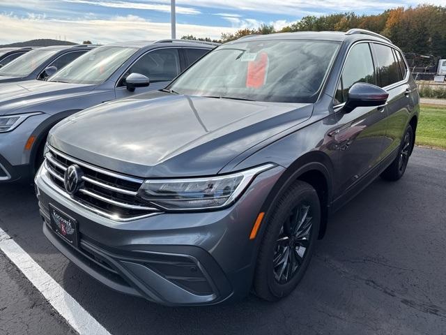 new 2024 Volkswagen Tiguan car, priced at $32,947