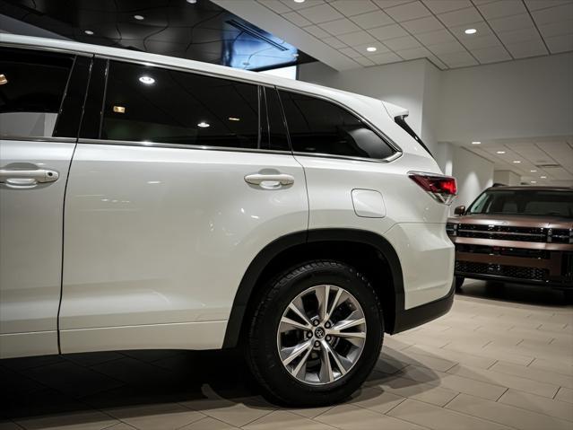 used 2016 Toyota Highlander car, priced at $20,995