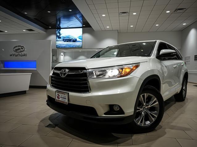 used 2016 Toyota Highlander car, priced at $20,995