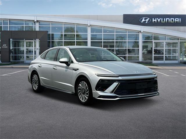 new 2025 Hyundai Sonata Hybrid car, priced at $38,140