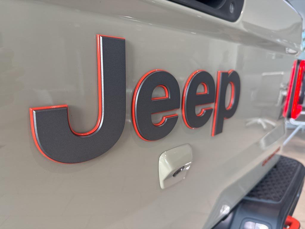 used 2022 Jeep Gladiator car, priced at $37,900