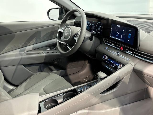 new 2024 Hyundai Elantra HEV car, priced at $27,610