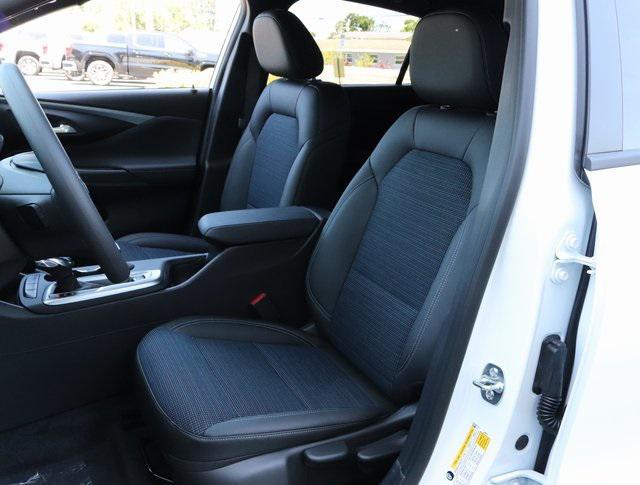 new 2025 Buick Envista car, priced at $25,690