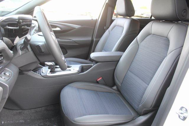 new 2025 Buick Envista car, priced at $27,280