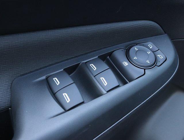 new 2025 Buick Envista car, priced at $26,285