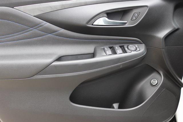 new 2025 Buick Envista car, priced at $30,070