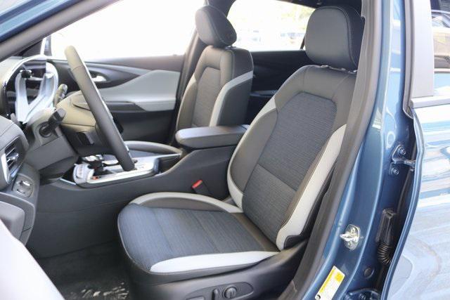 new 2025 Buick Envista car, priced at $26,685