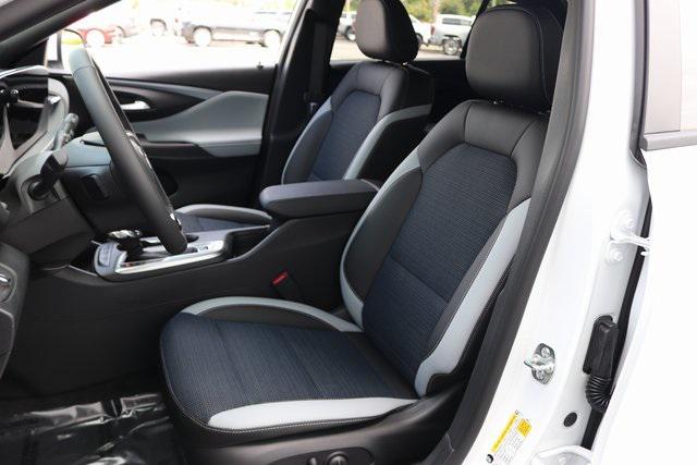 new 2025 Buick Envista car, priced at $26,785