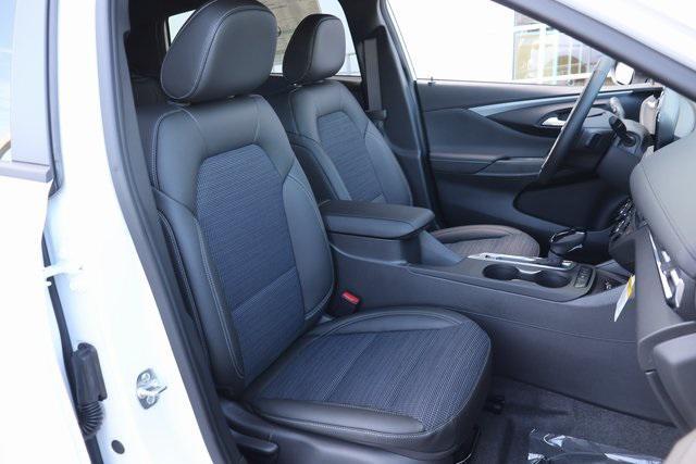 new 2025 Buick Envista car, priced at $26,684