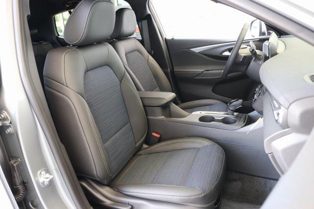 new 2025 Buick Envista car, priced at $27,280