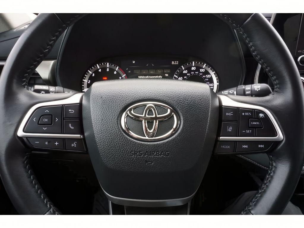 used 2024 Toyota Highlander car, priced at $37,999