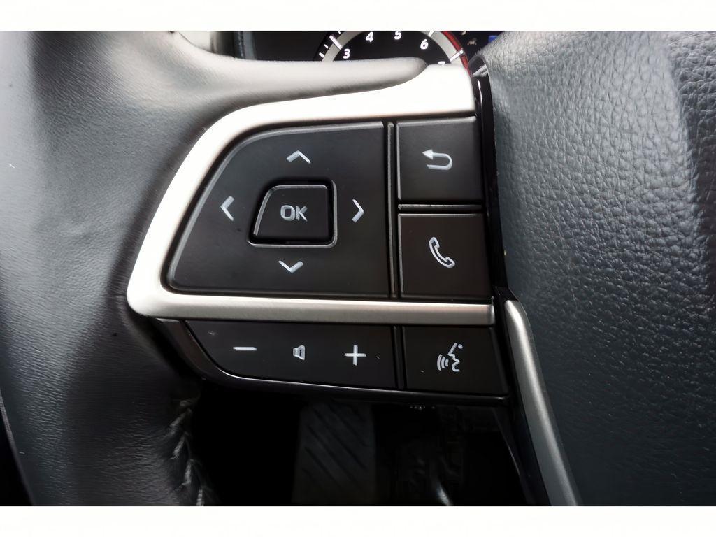 used 2024 Toyota Highlander car, priced at $37,999