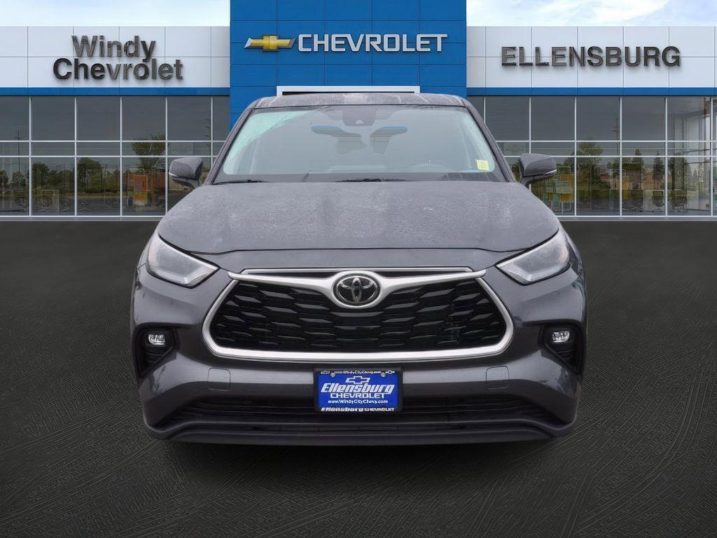 used 2024 Toyota Highlander car, priced at $37,999