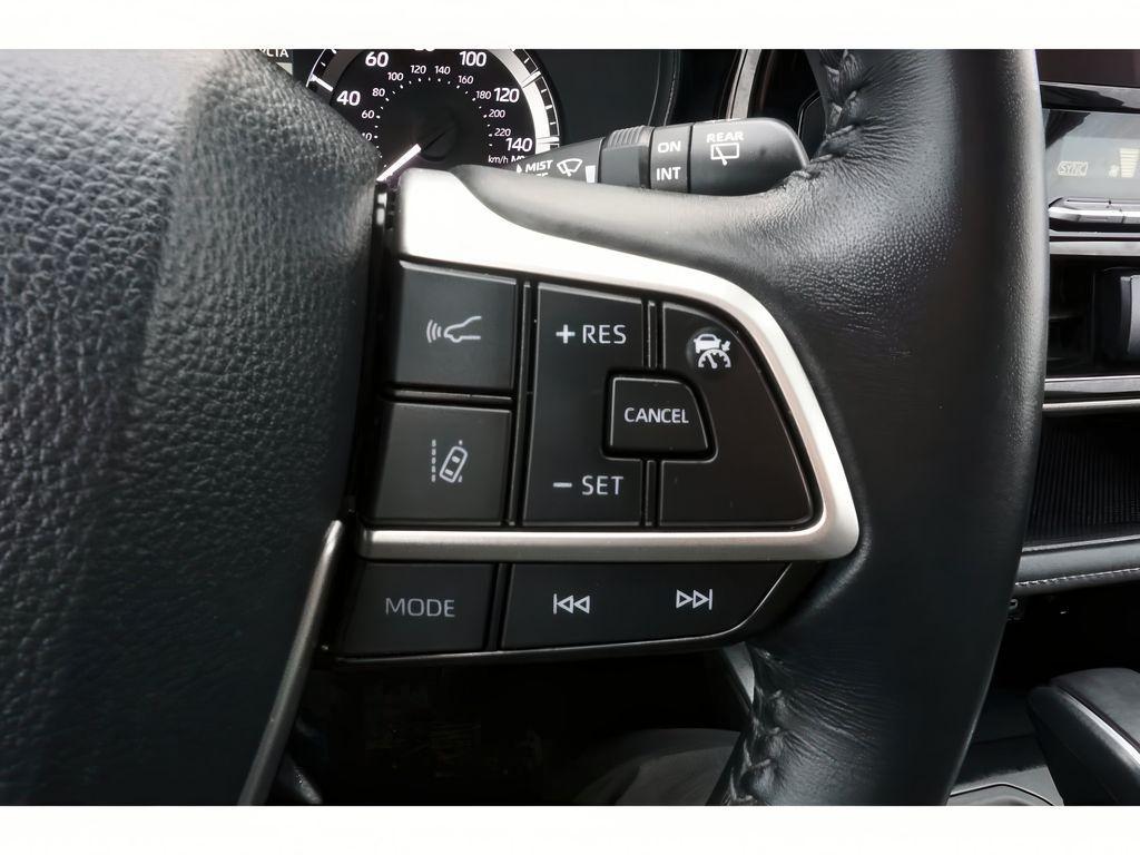 used 2024 Toyota Highlander car, priced at $37,999