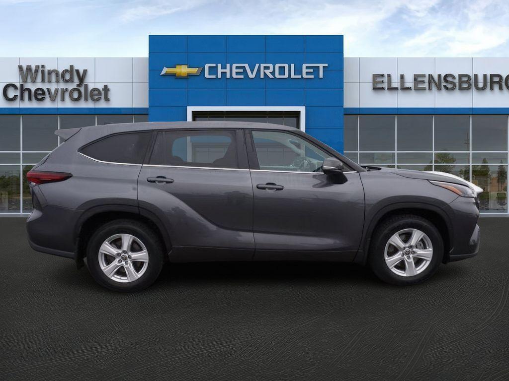 used 2024 Toyota Highlander car, priced at $37,999