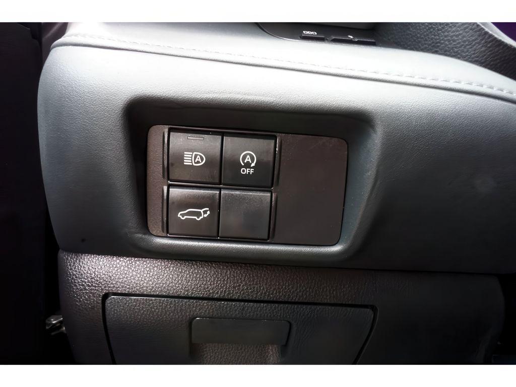 used 2024 Toyota Highlander car, priced at $37,999