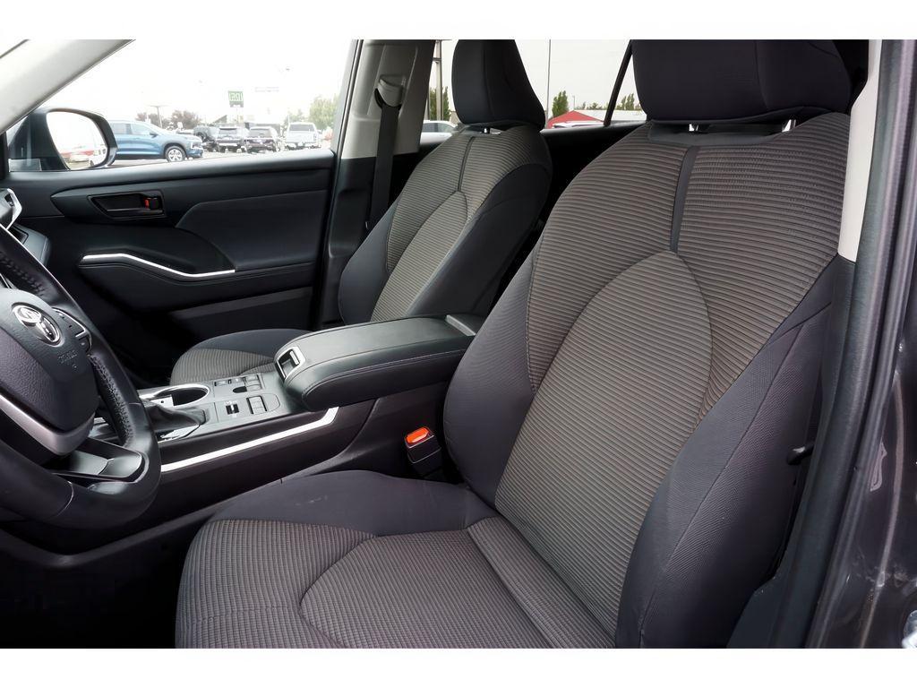 used 2024 Toyota Highlander car, priced at $37,999