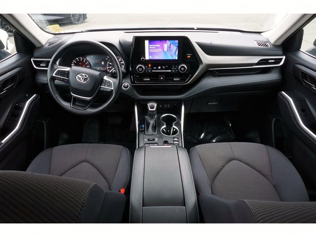 used 2024 Toyota Highlander car, priced at $37,999