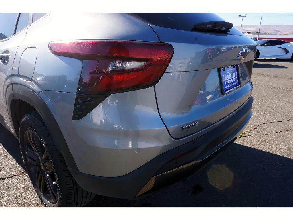 used 2025 Chevrolet Trax car, priced at $24,899