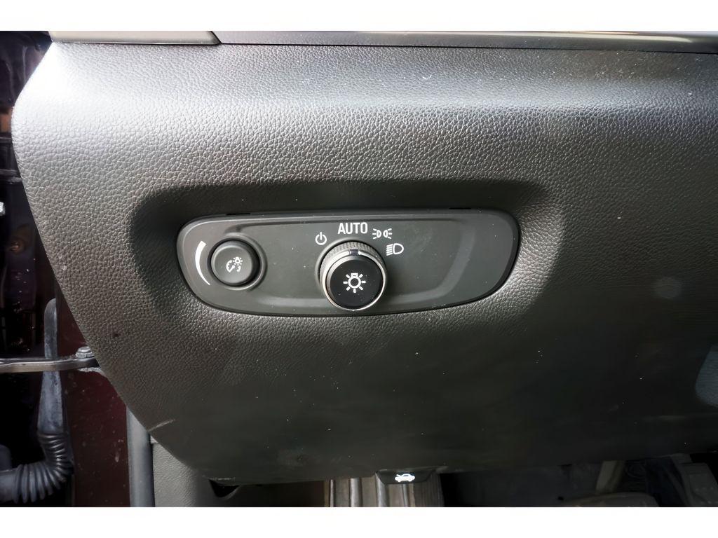 used 2022 Chevrolet Traverse car, priced at $27,299