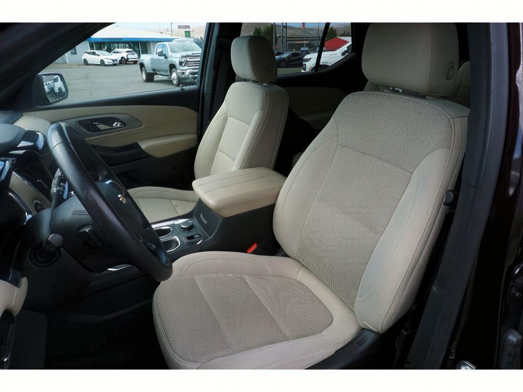 used 2022 Chevrolet Traverse car, priced at $27,299