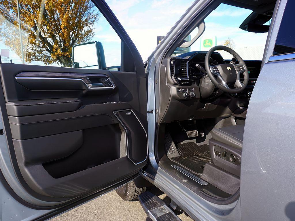 used 2025 Chevrolet Silverado 3500 car, priced at $89,597